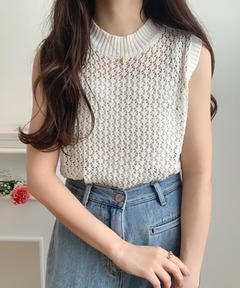 良品✨ADORE✨エアリーフォルムニット　ノースリーブ　ホワイト　半袖 良品✨ADORE✨エアリーフォルムニット ノースリーブ ホワイト 半袖