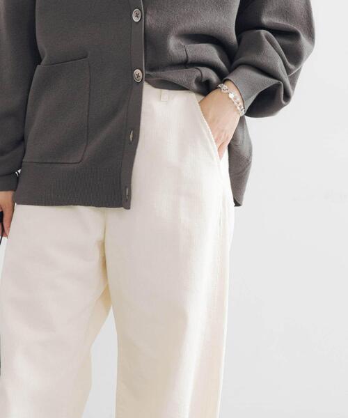 URBAN RESEARCH（アーバンリサーチ）の「コーデュロイカーブパンツ（その他パンツ・レディース・チャコールグレー/アイボリー/グリーン系その他・36/38/40）」の4枚目の写真