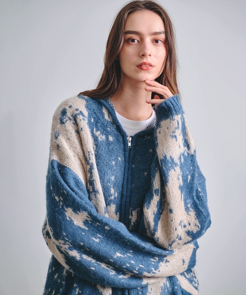 Revo.(レボ)の「Revo. グランジパターン 総柄ジャガード モヘアタッチ ニット ジップパーカー(パーカー・メンズ・カーキ/ブラック/ブルー・1/2)」の21枚目の写真