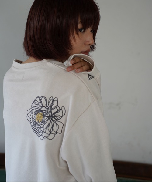 ATELANE（アテレーン）の「ATELANE / スウェードポンチ/アソート/刺繍デザイン/ロンTEE（Tシャツ/カットソー・メンズ・アイボリー/ブラック/ブラック系その他/ホワイト系その他・MEDIUM/LARGE）」の2枚目の写真