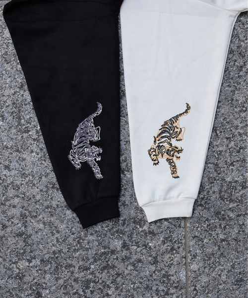 ATELANE（アテレーン）の「ATELANE / スウェードポンチ/アソート/刺繍デザイン/ロンTEE（Tシャツ/カットソー・メンズ・アイボリー/ブラック/ブラック系その他/ホワイト系その他・MEDIUM/LARGE）」の9枚目の写真