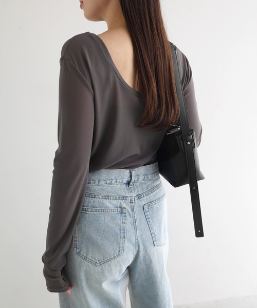 andme(アンドミー)の「【選べるネックデザイン】長袖シアートップス(Tシャツ/カットソー・レディース・オリーブ系/アイボリー/ブラック/グレー系1/アイボリー系1/ブラック系1/チャコールグレー/オリーブ系1・FREE)」の4枚目の写真