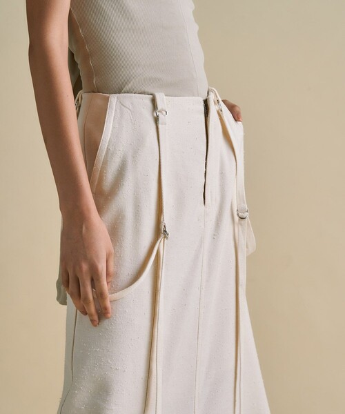 UNITED TOKYO(ユナイテッドトウキョウ)の「Vintage Nep Suspender Skirt|セットアップ/細見え/春服(スカート・レディース・ブラック/オフホワイト・1/2)」の10枚目の写真