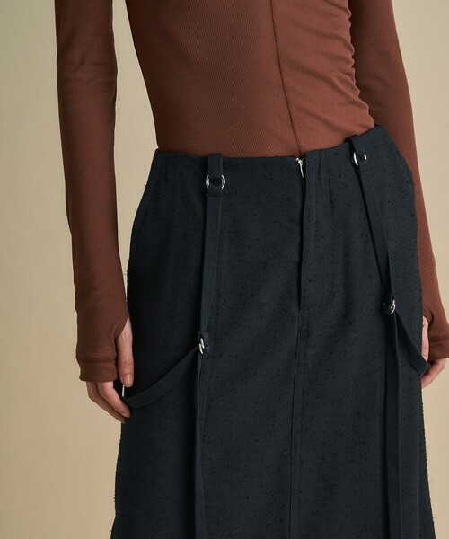 UNITED TOKYO(ユナイテッドトウキョウ)の「Vintage Nep Suspender Skirt|セットアップ/細見え/春服(スカート・レディース・ブラック/オフホワイト・1/2)」の21枚目の写真