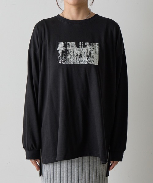 COLONY 2139(コロニートゥーワンスリーナイン)の「箔プリント袖リブ長袖Tシャツ(Tシャツ/カットソー・レディース・ホワイト/ブラウン/ブラック・FREE)」の10枚目の写真