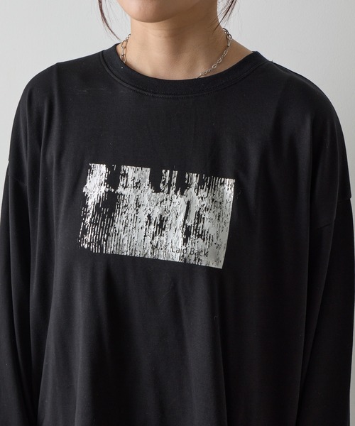 COLONY 2139(コロニートゥーワンスリーナイン)の「箔プリント袖リブ長袖Tシャツ(Tシャツ/カットソー・レディース・ホワイト/ブラウン/ブラック・FREE)」の14枚目の写真