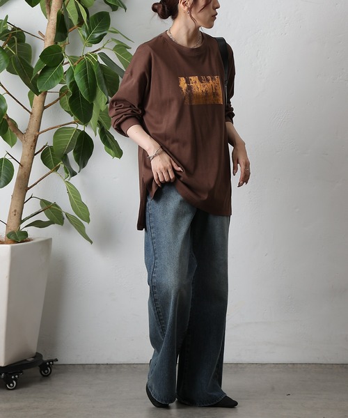 COLONY 2139(コロニートゥーワンスリーナイン)の「箔プリント袖リブ長袖Tシャツ(Tシャツ/カットソー・レディース・ホワイト/ブラウン/ブラック・FREE)」の9枚目の写真