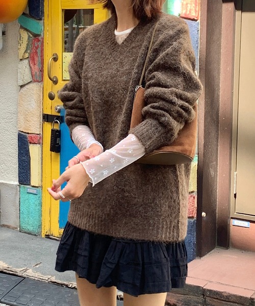 Teem Store(チームストア)の「メランジVネックニット(ニット/セーター・レディース・ブラウン/アイボリー/グレー・F)」の11枚目の写真