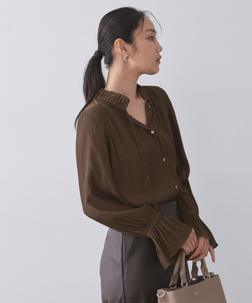 OPAQUE.CLIP（オペークドットクリップ）の「フリルカラーブラウス【洗濯機OK】（シャツ/ブラウス・レディース・ナチュラル/ブラウン系その他/パープル・38/40/42）」の4枚目の写真