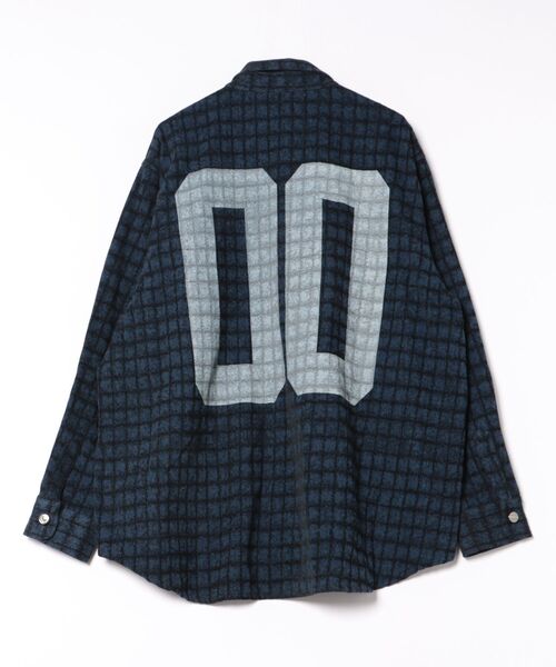 a.p.o.v.(エーピーオービー)の「a.p.o.v. ビッグナンバリング&ロゴオーバーサイズ染抜チェックデニムシャツジャケット(シャツ/ブラウス・メンズ・ネイビー/ブルー・ONESIZE)」の3枚目の写真