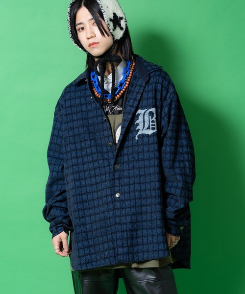 a.p.o.v.(エーピーオービー)の「a.p.o.v. ビッグナンバリング&ロゴオーバーサイズ染抜チェックデニムシャツジャケット(シャツ/ブラウス・メンズ・ネイビー/ブルー・ONESIZE)」の1枚目の写真