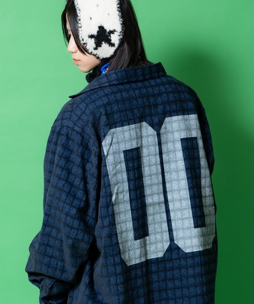 a.p.o.v.(エーピーオービー)の「a.p.o.v. ビッグナンバリング&ロゴオーバーサイズ染抜チェックデニムシャツジャケット(シャツ/ブラウス・メンズ・ネイビー/ブルー・ONESIZE)」の6枚目の写真