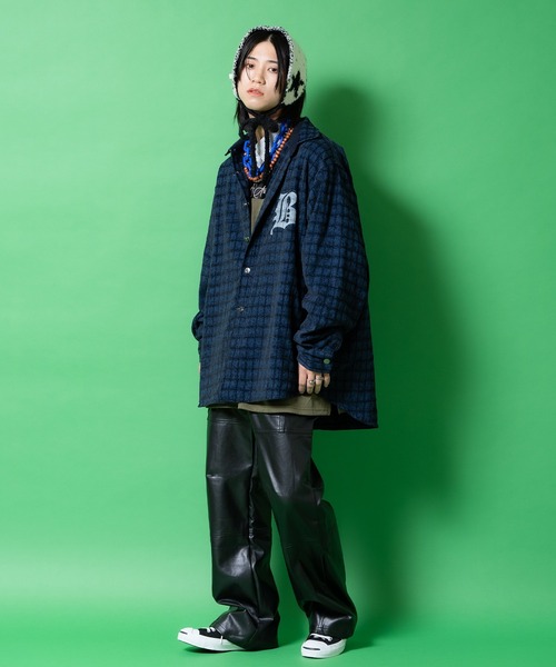 a.p.o.v.(エーピーオービー)の「a.p.o.v. ビッグナンバリング&ロゴオーバーサイズ染抜チェックデニムシャツジャケット(シャツ/ブラウス・メンズ・ネイビー/ブルー・ONESIZE)」の5枚目の写真
