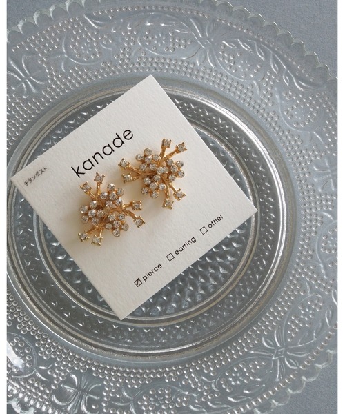 tone（トーン）の「【kanade】ビジューフラワーピアス(MA)（ピアス（両耳用）・レディース・ゴールド・FREE）」の2枚目の写真