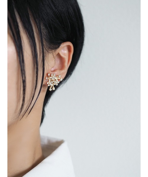 tone（トーン）の「【kanade】ビジューフラワーピアス(MA)（ピアス（両耳用）・レディース・ゴールド・FREE）」の4枚目の写真
