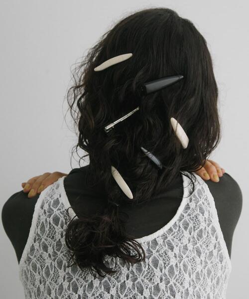 URBAN RESEARCH(アーバンリサーチ)の「decor『デコール』 2P Wide hair clip(バレッタ/ヘアクリップ・レディース・アイボリー/ブラック・-)」の7枚目の写真