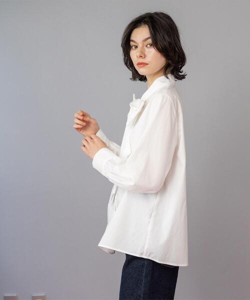 OPAQUE.CLIP（オペークドットクリップ）の「≪通勤・セレモニー対応≫ボウタイシャツブラウス【洗濯機OK】（シャツ/ブラウス・レディース・ライトブルー/ホワイト・38/40/36/42）」の9枚目の写真