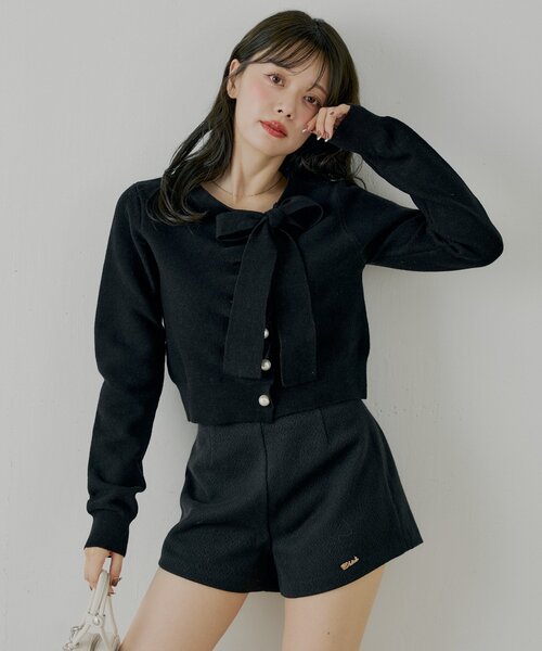 Chico（チコ）の「【SALON by Chico/4色展開】フロントリボンパールフリルトップス（ニット/セーター・レディース・グレー/アイボリー/ブラック/ホワイト系その他2・FREE）」の4枚目の写真