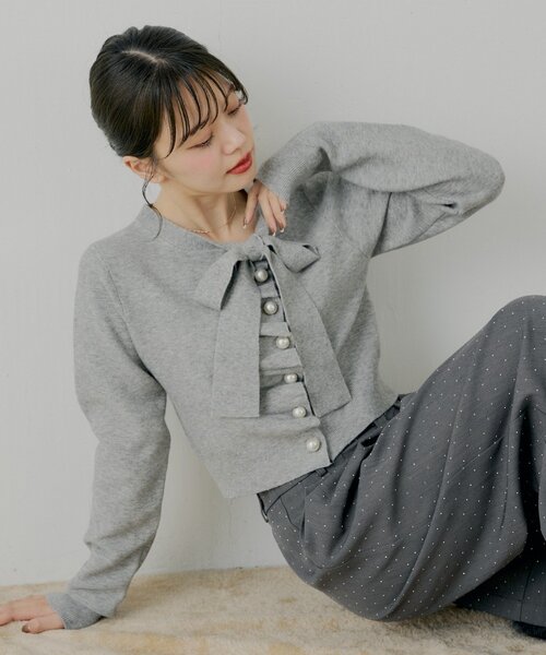 Chico（チコ）の「【SALON by Chico/4色展開】フロントリボンパールフリルトップス（ニット/セーター・レディース・グレー/アイボリー/ブラック/ホワイト系その他2・FREE）」の19枚目の写真