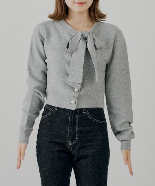 Chico（チコ）の「【SALON by Chico/4色展開】フロントリボンパールフリルトップス（ニット/セーター・レディース・グレー/アイボリー/ブラック/ホワイト系その他2・FREE）」の6枚目の写真