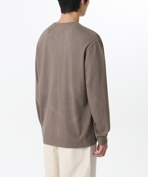 MUSINSA STANDARD（ムシンサスタンダード）の「ブリーチリラックスドリップカフス長袖Tシャツ[ブラウン]（Tシャツ/カットソー・メンズ・その他・XX-LARGE/MEDIUM/SMALL/XXX-LARGE/LARGE/X-LARGE）」の2枚目の写真