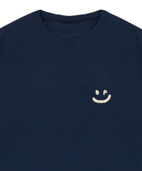 GRAVER（グレーバー）の「[ユニセックス]スモールマルチフラワードローイングスマイル半袖Tシャツ_ネイビー（Tシャツ/カットソー・レディース・ネイビー・SMALL/LARGE/X-LARGE/MEDIUM）」の3枚目の写真