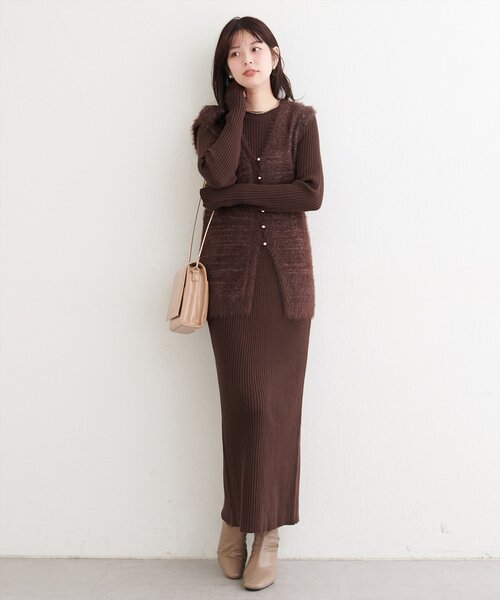 natural couture（ナチュラルクチュール）の「〈osono〉ラメフェザーニットベスト×リブワンピース（ワンピース・レディース・モカ/ブラウン/チャコールグレー/アイボリー・MEDIUM/LARGE）」の3枚目の写真