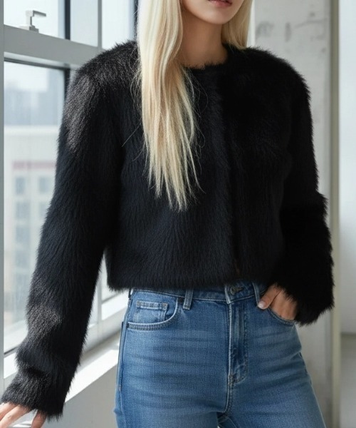 .KOM(ドットコム)の「A'GEM/9 × .kom 『.KOMZ/ドットケーオーエムゼット』Y2K Feather-Texture Crop Knit/ Y2K フェザーテクスチャークロップニット(ニット/セーター・レディース・グレー/ブラック/ホワイト/ブラウン・FREE)」の2枚目の写真