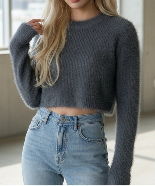 .KOM(ドットコム)の「A'GEM/9 × .kom 『.KOMZ/ドットケーオーエムゼット』Y2K Feather-Texture Crop Knit/ Y2K フェザーテクスチャークロップニット(ニット/セーター・レディース・グレー/ブラック/ホワイト/ブラウン・FREE)」の7枚目の写真