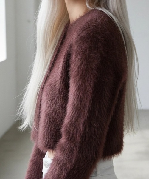 .KOM(ドットコム)の「A'GEM/9 × .kom 『.KOMZ/ドットケーオーエムゼット』Y2K Feather-Texture Crop Knit/ Y2K フェザーテクスチャークロップニット(ニット/セーター・レディース・グレー/ブラック/ホワイト/ブラウン・FREE)」の5枚目の写真
