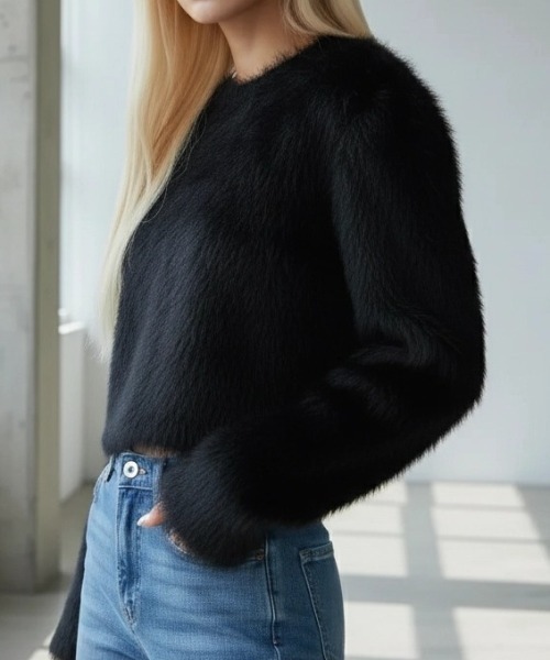 .KOM(ドットコム)の「A'GEM/9 × .kom 『.KOMZ/ドットケーオーエムゼット』Y2K Feather-Texture Crop Knit/ Y2K フェザーテクスチャークロップニット(ニット/セーター・レディース・グレー/ブラック/ホワイト/ブラウン・FREE)」の8枚目の写真