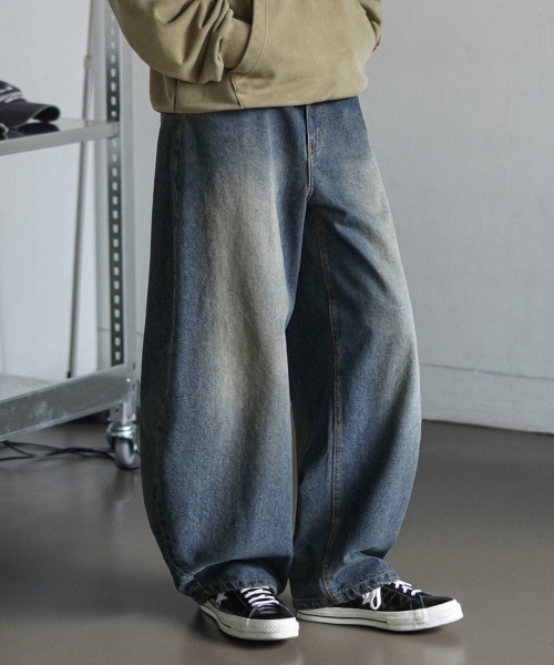 NO NEED(ノーニード)の「【EZKATON】Smudge Ballon wide denim pants/MMLP6919(デニムパンツ・メンズ・ブルー・LL/L/M/S)」の1枚目の写真