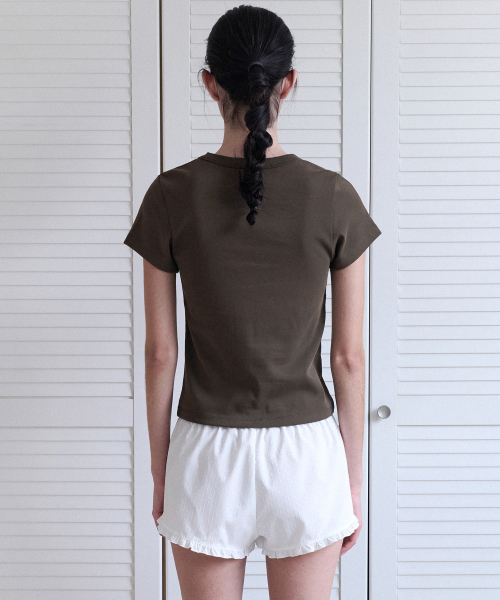 ANDNEEDS(アンドニーズ)の「Bessette half tee (brown)(Tシャツ/カットソー・レディース・その他・FREE)」の4枚目の写真