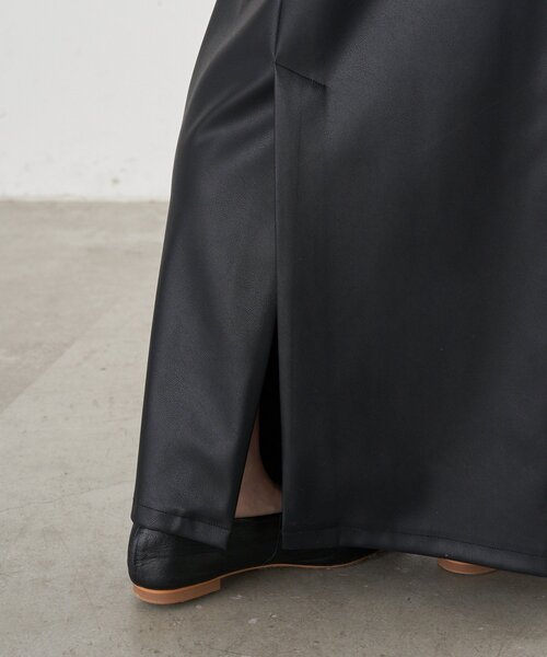 SHENERY（シーナリー）の「レザーマキシスカート（スカート・レディース・オフホワイト/キャメル/ブラック・36/38）」の22枚目の写真