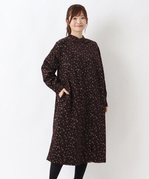 one'sterrace(ワンズテラス)の「コーデュロイ 小花柄 前開きワンピース(ワンピース・レディース・ネイビー系5/ダークブラウン系8/ベージュ系8・02)」の1枚目の写真
