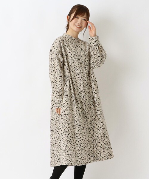 one'sterrace(ワンズテラス)の「コーデュロイ 小花柄 前開きワンピース(ワンピース・レディース・ネイビー系5/ダークブラウン系8/ベージュ系8・02)」の2枚目の写真