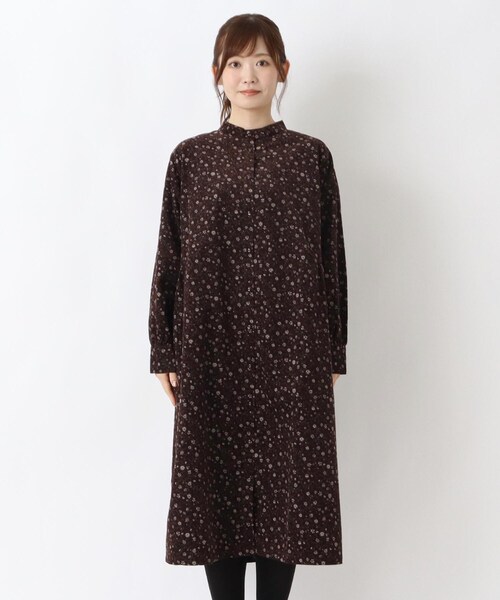 one'sterrace(ワンズテラス)の「コーデュロイ 小花柄 前開きワンピース(ワンピース・レディース・ネイビー系5/ダークブラウン系8/ベージュ系8・02)」の4枚目の写真