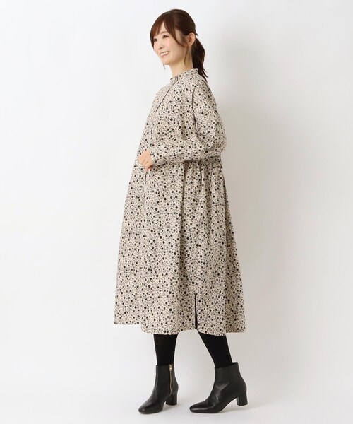 one'sterrace(ワンズテラス)の「コーデュロイ 小花柄 前開きワンピース(ワンピース・レディース・ネイビー系5/ダークブラウン系8/ベージュ系8・02)」の14枚目の写真