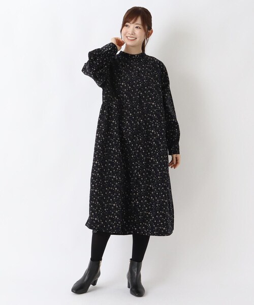 one'sterrace(ワンズテラス)の「コーデュロイ 小花柄 前開きワンピース(ワンピース・レディース・ネイビー系5/ダークブラウン系8/ベージュ系8・02)」の16枚目の写真