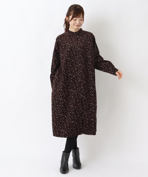 one'sterrace(ワンズテラス)の「コーデュロイ 小花柄 前開きワンピース(ワンピース・レディース・ネイビー系5/ダークブラウン系8/ベージュ系8・02)」の18枚目の写真