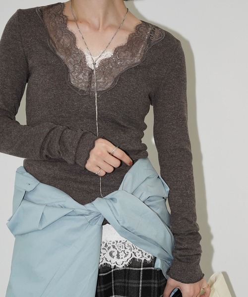 chuclla（チュクラ）の「レースネックリブニットトップス chw26s017（Tシャツ/カットソー・レディース・ライトベージュ/ブラック/モカ・FREE）」の2枚目の写真