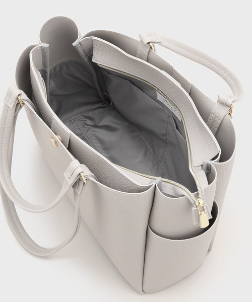 OPAQUE.CLIP（オペークドットクリップ）の「シュリンク合皮大容量トートバッグ【人間工学／軽量／A4サイズ対応／2WAY】（トートバッグ・レディース・ベージュ/ナチュラル/ブラック・00）」の19枚目の写真