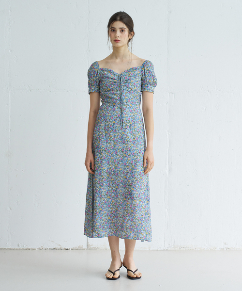 VEM.VER（ベンバー）の「シュシャハートネックフローラルミディワンピース_ブルー（ワンピース・レディース・ブルー・SMALL/MEDIUM）」の2枚目の写真