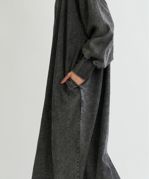 A.D.C.L.（エーディーシーエル）の「ハーフジップ デニム ロングワンピース サムホール付き（ワンピース・レディース・ブラック/ブルー・L/M）」の5枚目の写真