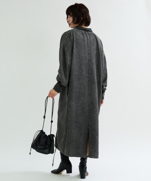 A.D.C.L.（エーディーシーエル）の「ハーフジップ デニム ロングワンピース サムホール付き（ワンピース・レディース・ブラック/ブルー・L/M）」の3枚目の写真