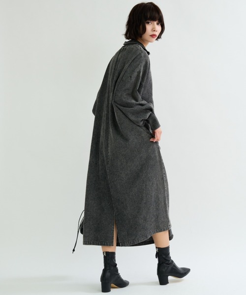 A.D.C.L.（エーディーシーエル）の「ハーフジップ デニム ロングワンピース サムホール付き（ワンピース・レディース・ブラック/ブルー・L/M）」の4枚目の写真