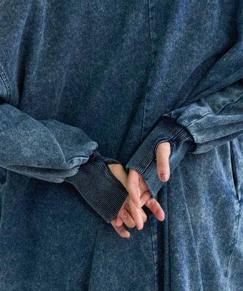 A.D.C.L.（エーディーシーエル）の「ハーフジップ デニム ロングワンピース サムホール付き（ワンピース・レディース・ブラック/ブルー・L/M）」の22枚目の写真