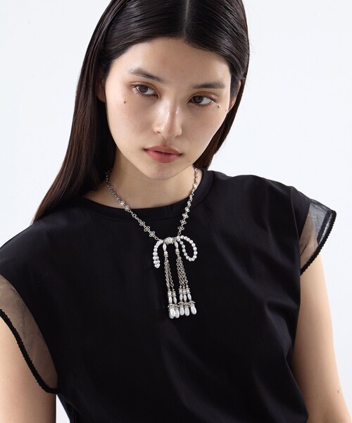 STUDIOUS（ステュディオス）の「【tanakadaisuke/タナカダイスケ】pearl ribbon chain necklace/ネックレス/クリスタル/ビジュー/リボン（ネックレス・レディース・ホワイト・FREE）」の8枚目の写真