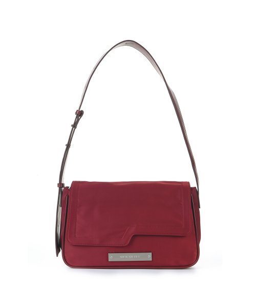NICK&NICOLE(ニックアンドニコール)の「CRYSTAL WAVE POINT MESSENGER BAG_BURGUNDY(ショルダーバッグ・レディース・その他・ONE SIZE)」の1枚目の写真
