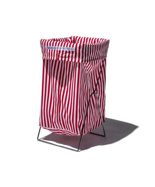 PUEBCO（プエブコ）の「SHIRT FABRIC FOLDING LAUNDRY BASKET Red Narrow Stripe（ランドリーグッズ・メンズ・レッド系その他・ONE SIZE）」の2枚目の写真